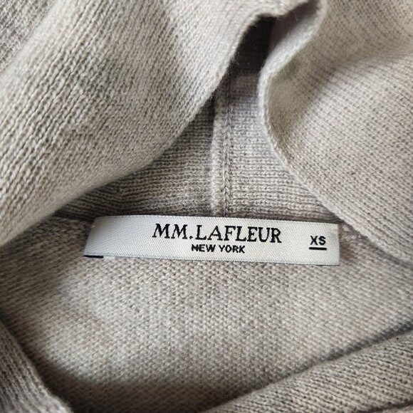 MM. LaFleur Cashmere Sweater XS Light Gray V-Neck Rolled Hem Lightweight Cozy - Picture 4 of 8